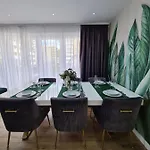 Luxury 2 Bedroom *