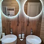 Luxury 2 Bedroom *
