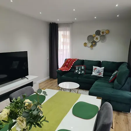 Апартаменти Luxury 2 Bedroom Брашов