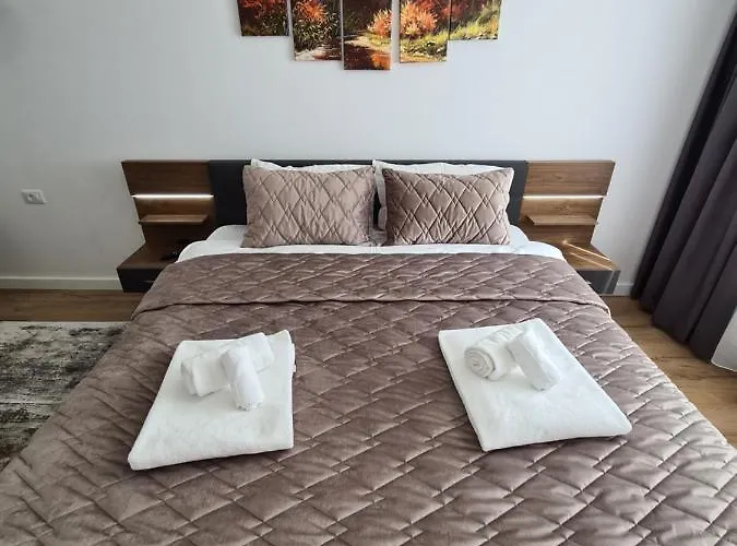 Luxury 2 Bedroom Apartment *