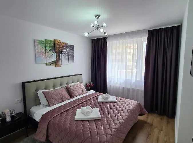 Luxury 2 Bedroom Apartment *